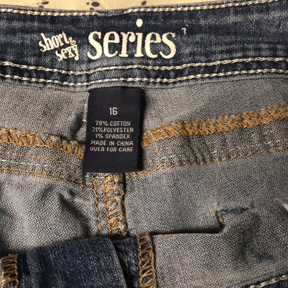 Shorts - Picture 2 of 4